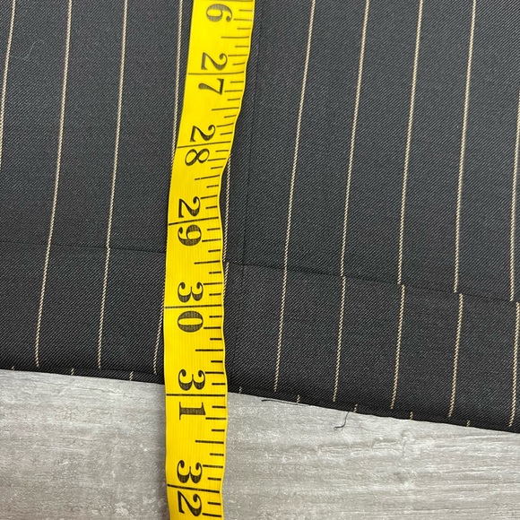 Holland & Sherry Black w/ Gold Pinstripe Suit 40L - Picture 8 of 9